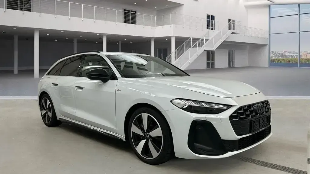 Second-hand Audi A5 S-line plus 204 CP (150 kW) 2025 Alb Break