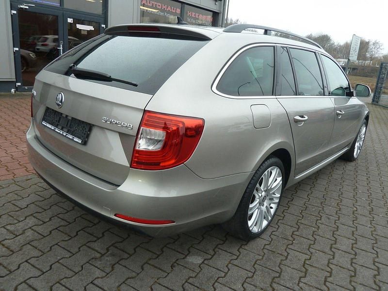 Gebraucht Skoda Superb Ambition 125 PS (91 kW) 2013 Beige Kombi