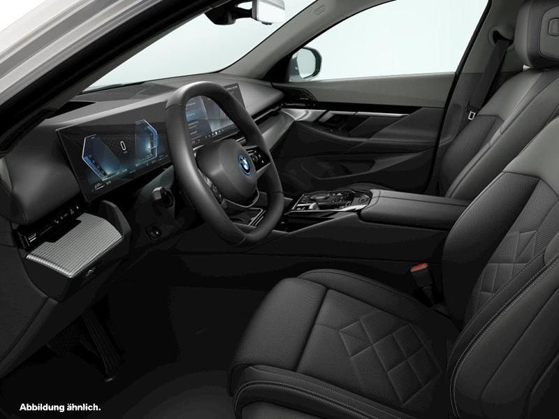 Gebraucht BMW 530e 299 PS (219 kW) 2024 Grau Kombi
