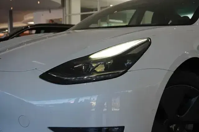 Gebraucht Tesla Model 3 366 kW (498 PS) 2022 Grau metallic Limousine