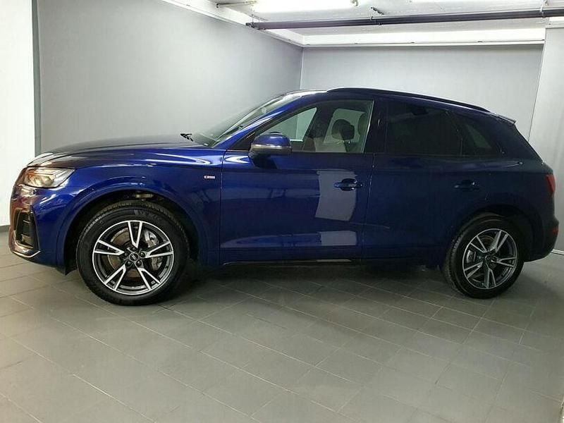 Second-hand Audi Q5 S-Line 265 CP (194 kW) 2023 Albastru SUV