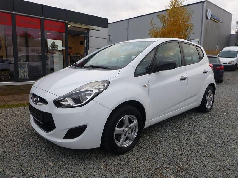 Weiß Gebraucht 2011 Hyundai ix20 Classic Kleinwagen | 5.950 € (Fairer Preis) - Bild 1/4