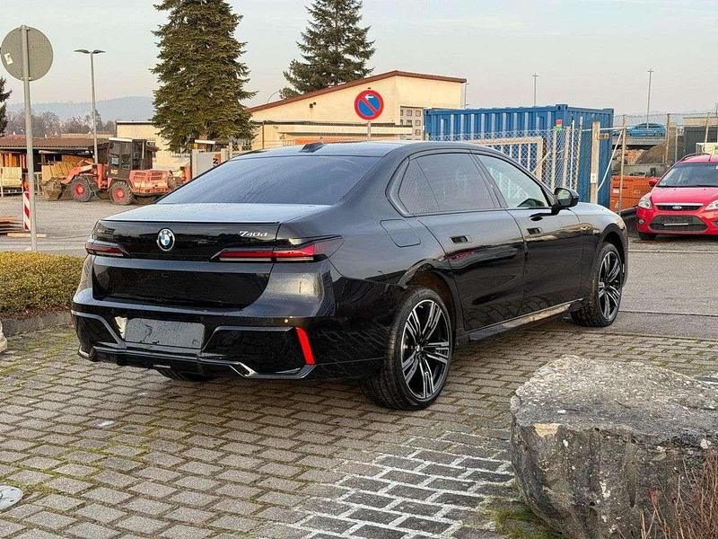Neu BMW 740 Executive 286 PS (210 kW) 2026 Saphirschwarz Limousine