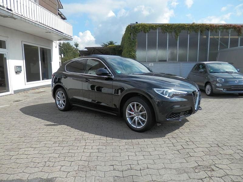 Schwarz Gebraucht 2018 Alfa Romeo Stelvio Super SUV | 25.790 € (Guter Preis) - Bild 1/4