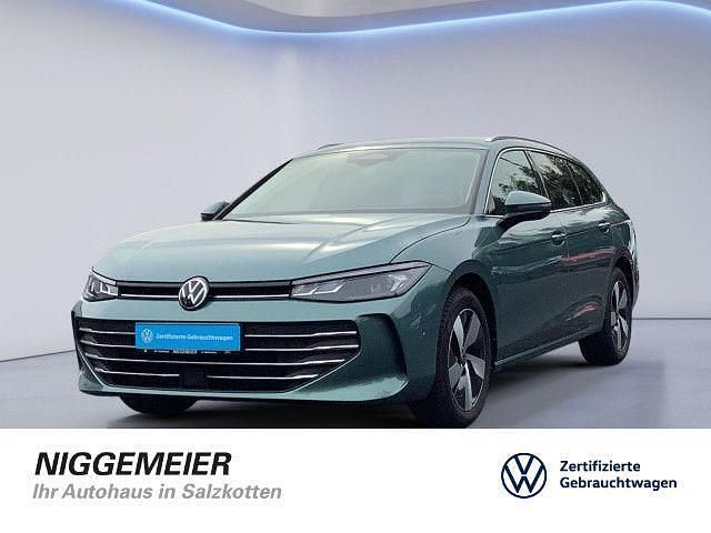 Maripositgrün metallic Gebraucht 2024 VW Passat Business Kombi | 37.690 € - Bild 1/4
