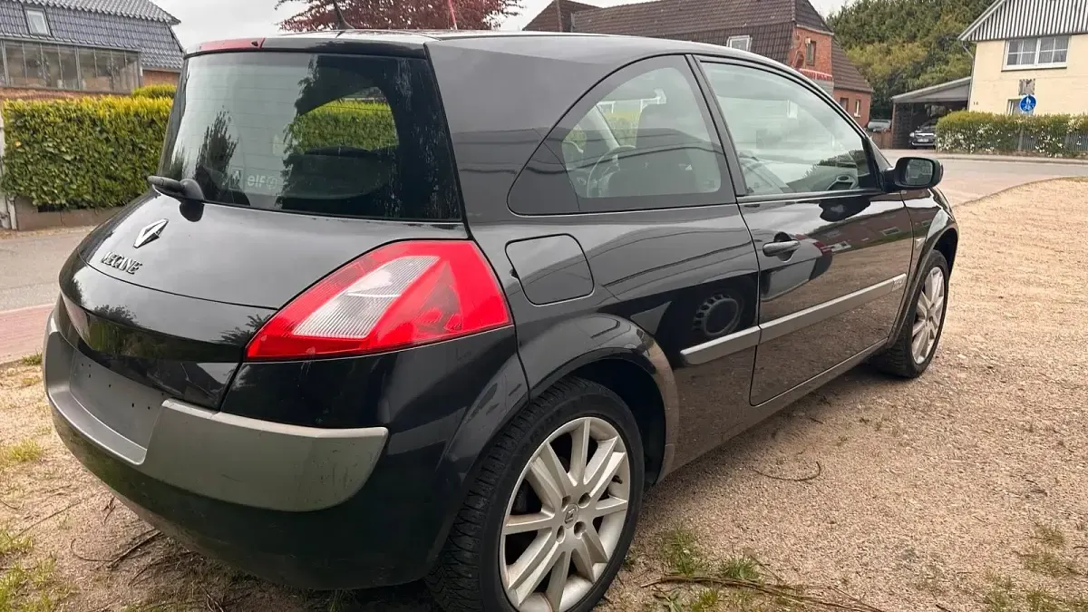 Gebraucht Renault Mégane 113 PS (83 kW) 2004 Schwarz Kleinwagen