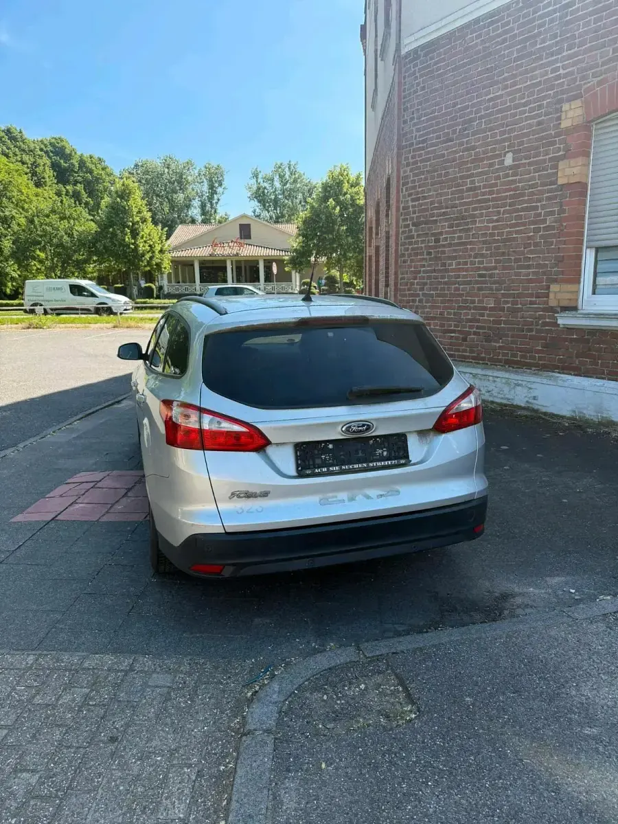 Gebraucht Ford Focus 116 PS (85 kW) 2014 Grau Kombi