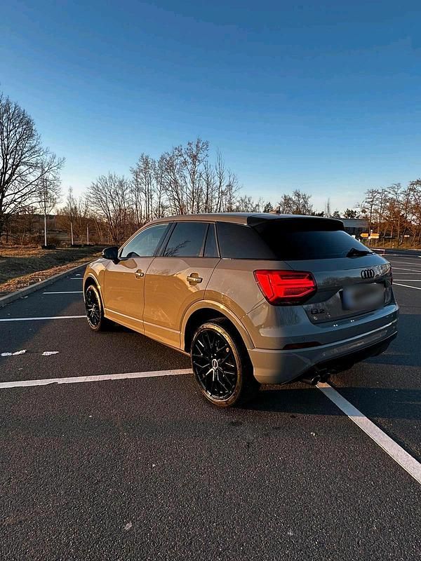 Gebraucht Audi Q2 S-Line 150 PS (110 kW) 2018 Grau SUV