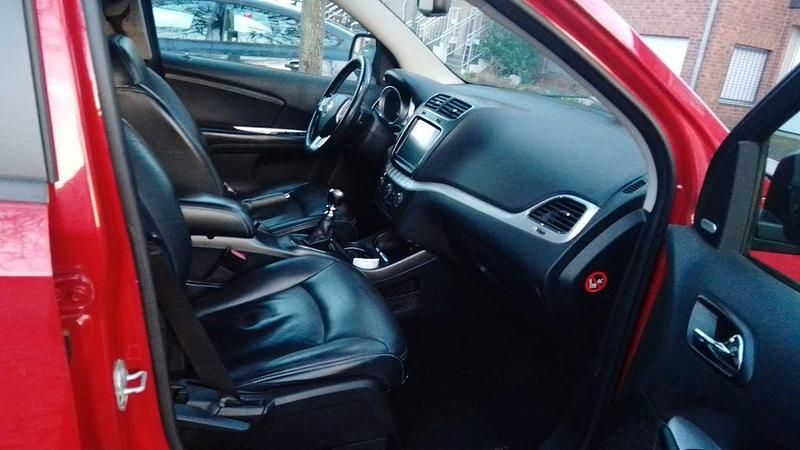 Gebraucht Fiat Freemont 170 PS (125 kW) 2013 Rot SUV