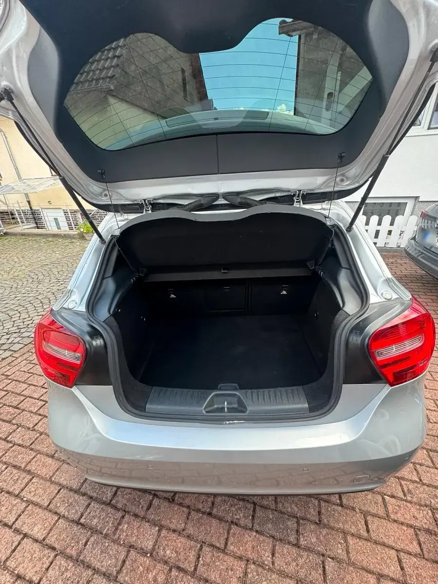 Gebraucht Mercedes A180 122 PS (89 kW) 2014 Silber Kleinwagen