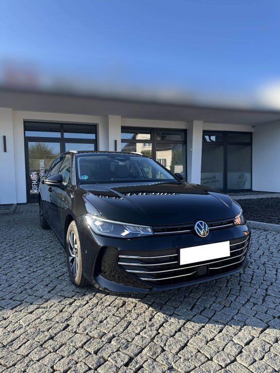 Schwarz Gebraucht 2024 VW Passat Business Kombi | 33.400 € (Superpreis) - Bild 1/4