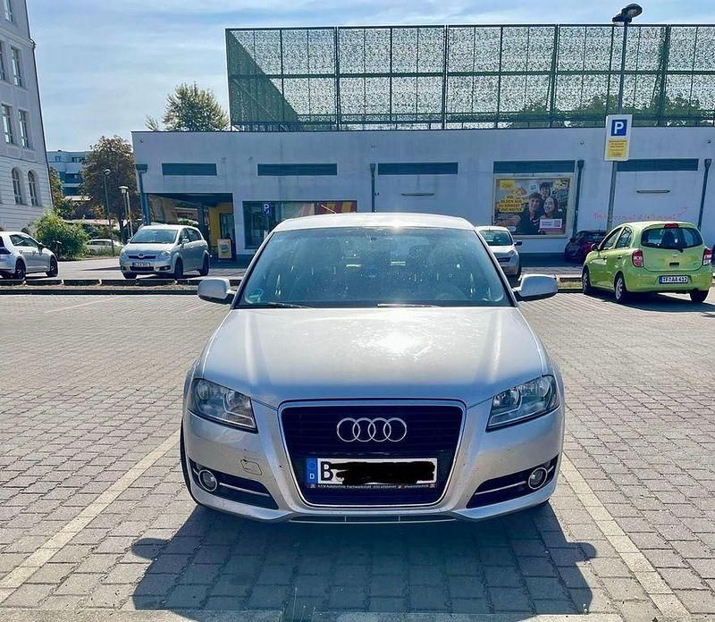 Silber Gebraucht 2011 Audi A3 Sportback Ambiente Limousine | 3.850 € (Superpreis) - Bild 1/4