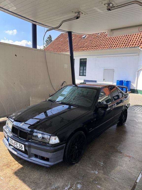 Schwarz Gebraucht 1996 BMW 320 Limousine | 4.500 € (Superpreis) - Bild 1/4