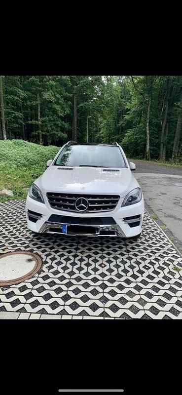 Weiß Gebraucht 2012 Mercedes ML350 Style SUV | 23.500 € (Etwas zu teuer) - Bild 1/4