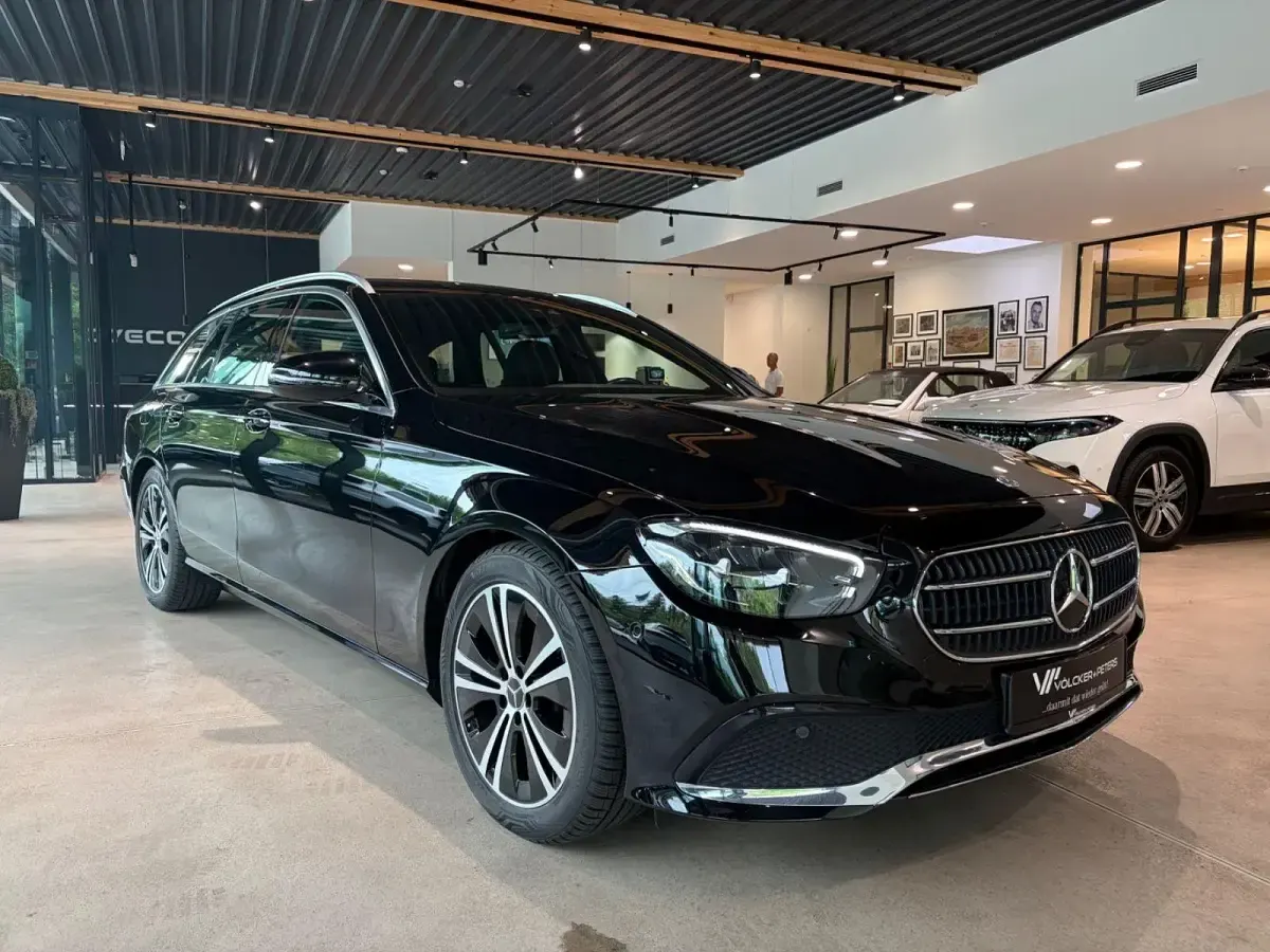 Gebraucht Mercedes E220 Avantgarde 194 PS (142 kW) 2020 Schwarz Limousine