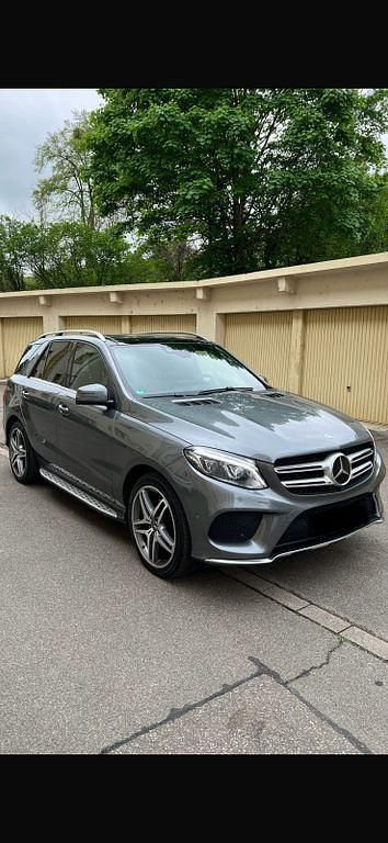Grau Gebraucht 2018 Mercedes GLE350 AMG line SUV | 32.900 € (Fairer Preis) - Bild 1/4