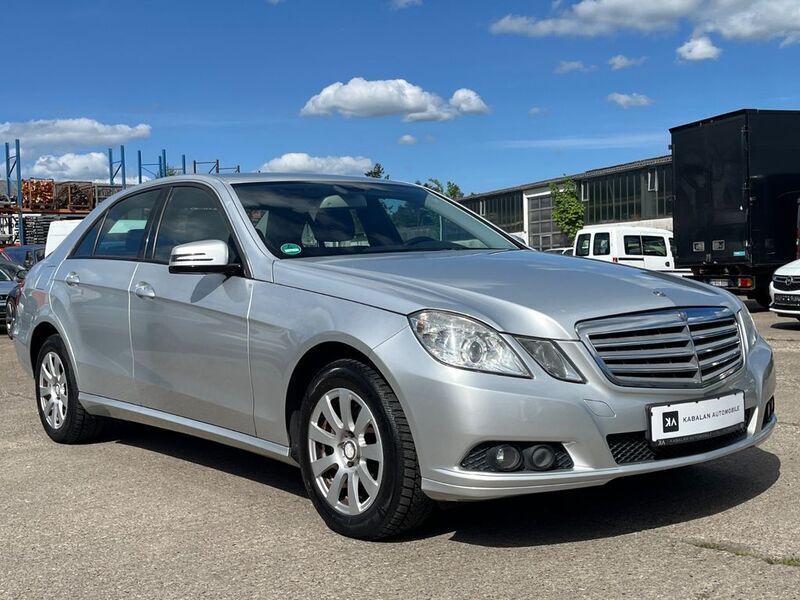 Silber Gebraucht 2009 Mercedes E200 Limousine | 8.990 € (Guter Preis) - Bild 1/4
