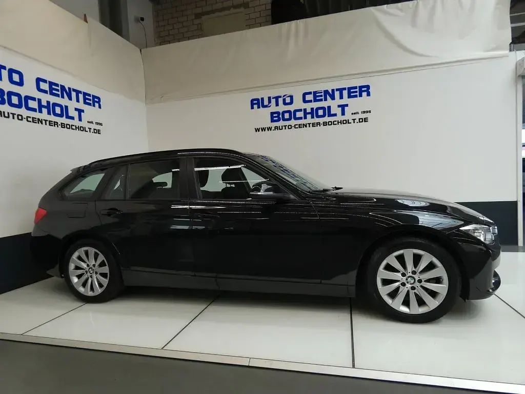 Gebraucht BMW 318 143 PS (105 kW) 2013 Schwarz Limousine