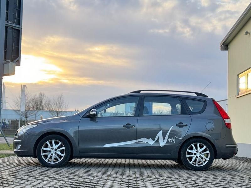 Gebraucht Hyundai i30 Premium 143 PS (105 kW) 2008 Steel gray Kombi