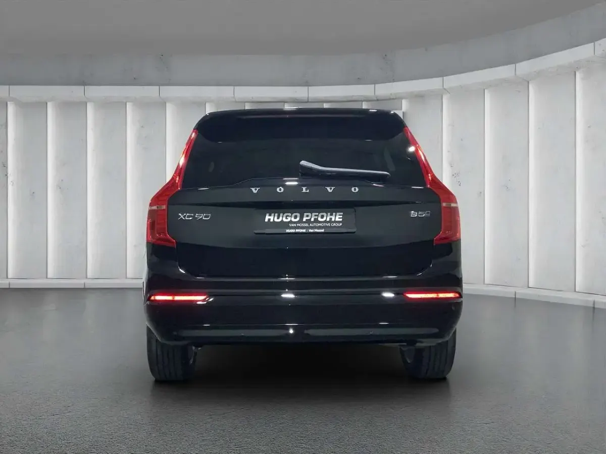 Używany Volvo XC90 235 KM (172 kW) 2023 Czarny SUV