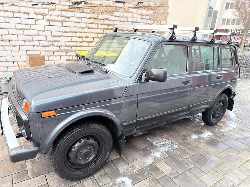 Gebraucht Lada niva 82 PS (60 kW) 2019 Grau SUV
