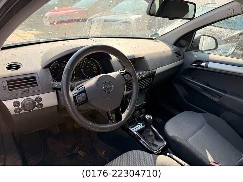 Gebraucht Opel Astra Edition 90 PS (66 kW) 2010 Silber Limousine