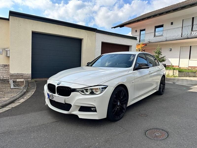 Weiß Gebraucht 2015 BMW 320 M Sport Limousine | 16.900 € (Fairer Preis) - Bild 1/4