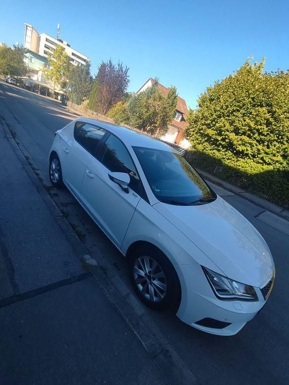Weiß Gebraucht 2017 Seat Leon Style Limousine | 9.200 € (Fairer Preis) - Bild 1/4