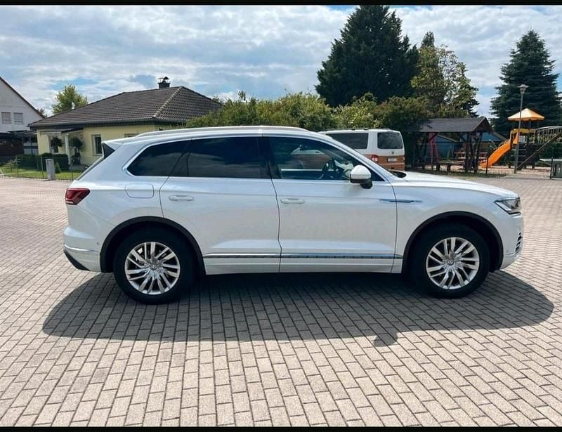 Weiß Gebraucht 2018 VW Touareg SUV | 27.500 € - Bild 1/4