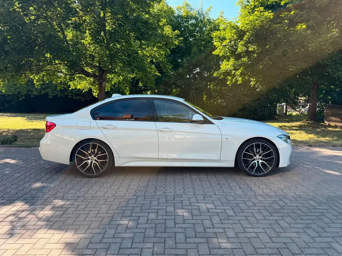 Gebraucht BMW 320 M Sport 190 PS (139 kW) 2017 Weiß Limousine