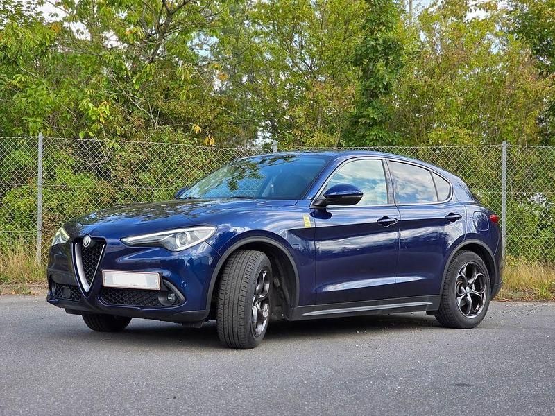 Blau Gebraucht 2018 Alfa Romeo Stelvio Super SUV | 17.399 € (Etwas zu teuer) - Bild 1/4
