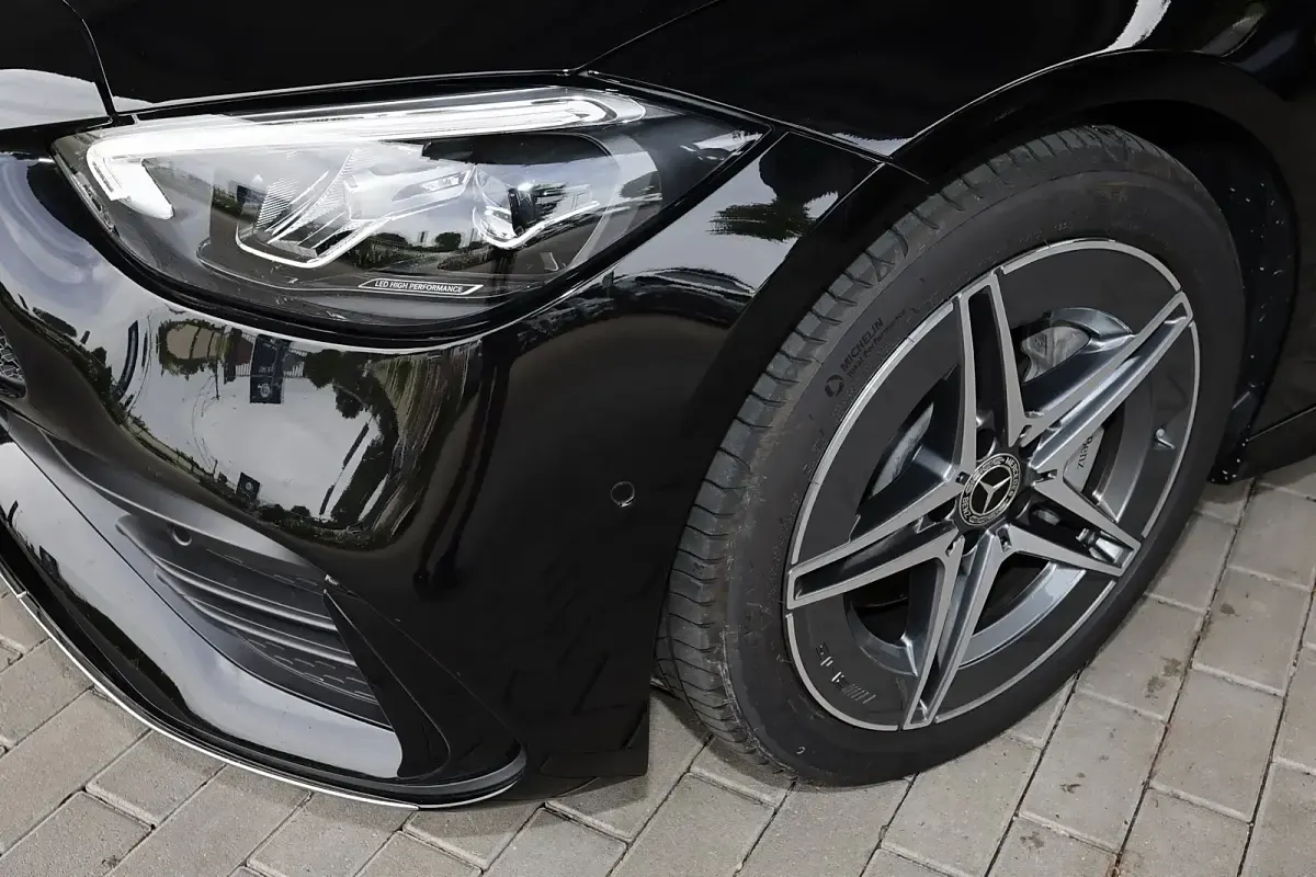 Gebraucht Mercedes C180 AMG 170 PS (125 kW) 2025 Metalliclack obsidianschwarz Kombi