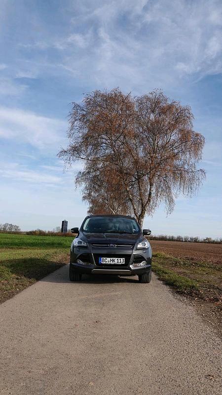 Grau Gebraucht 2015 Ford Kuga Individual SUV | 13.500 € (Guter Preis) - Bild 1/4