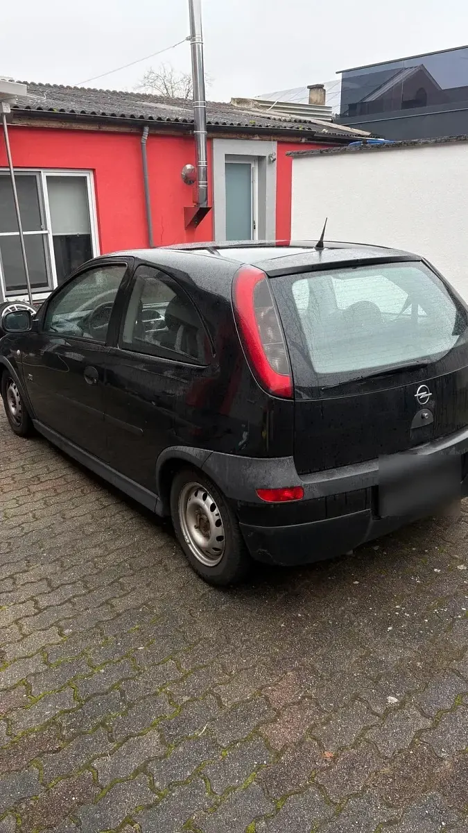 Second-hand Opel Corsa 75 CP (55 kW) 2002 Negru Hatchback