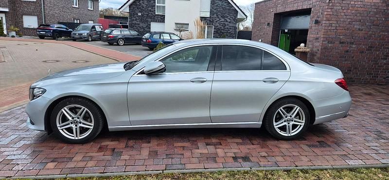 Gebraucht Mercedes E200 169 PS (124 kW) 2020 Silber Limousine