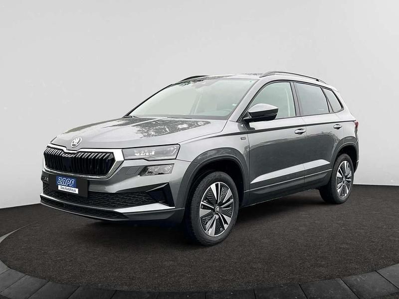 Graphitegrau metallic Neu 2025 Skoda Karoq Tour SUV | 35.990 € (Etwas zu teuer) - Bild 1/4