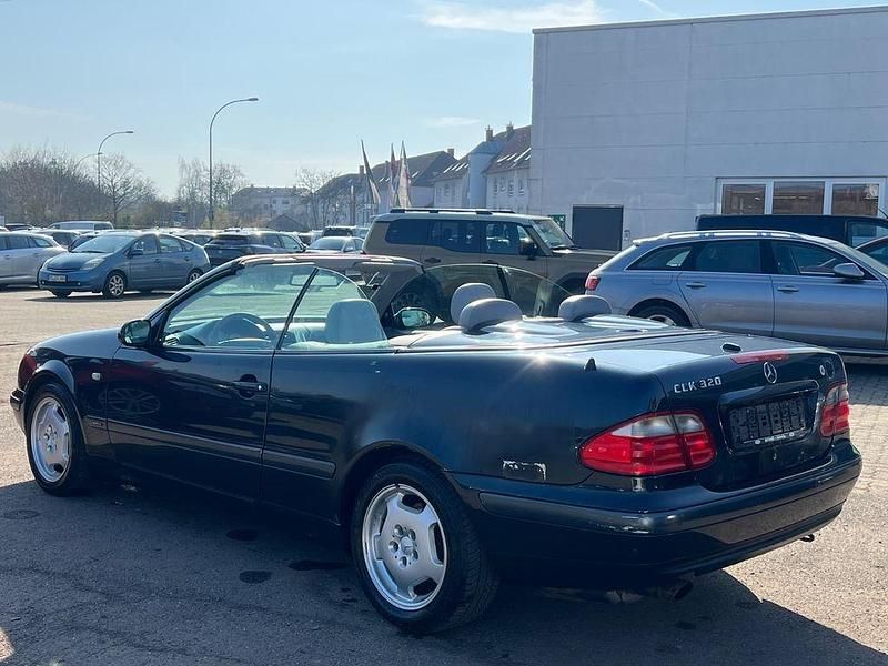 Gebraucht Mercedes CLK320 Avantgarde 218 PS (160 kW) 1999 Blau Cabrio
