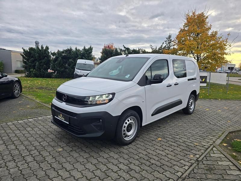Neu Opel Combo 131 PS (96 kW) 2025 Lackierung weiss icy/typ aussenverkleidung spiegel flach standard Limousine
