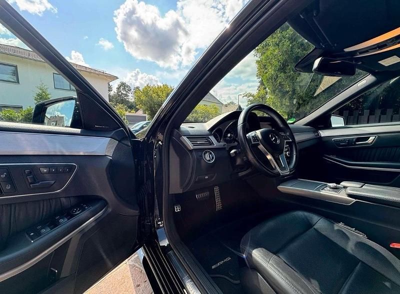 Gebraucht Mercedes E500 408 PS (300 kW) 2012 Schwarz Limousine