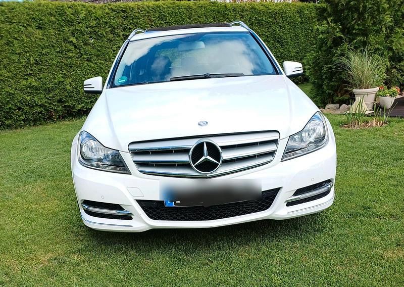Weiß Gebraucht 2012 Mercedes C180 Avantgarde Kombi | 5.000 € (Superpreis) - Bild 1/4