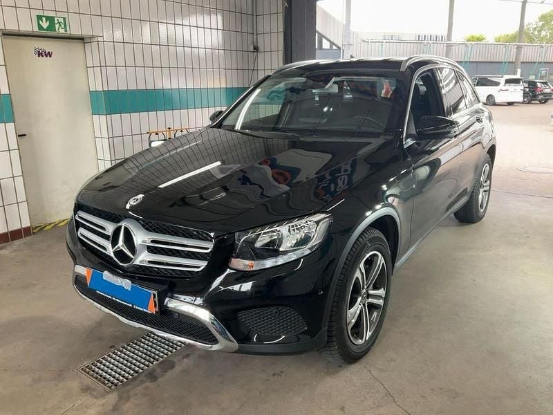 Schwarz Gebraucht 2018 Mercedes GLC220 SUV | 24.690 € (Guter Preis) - Bild 1/4