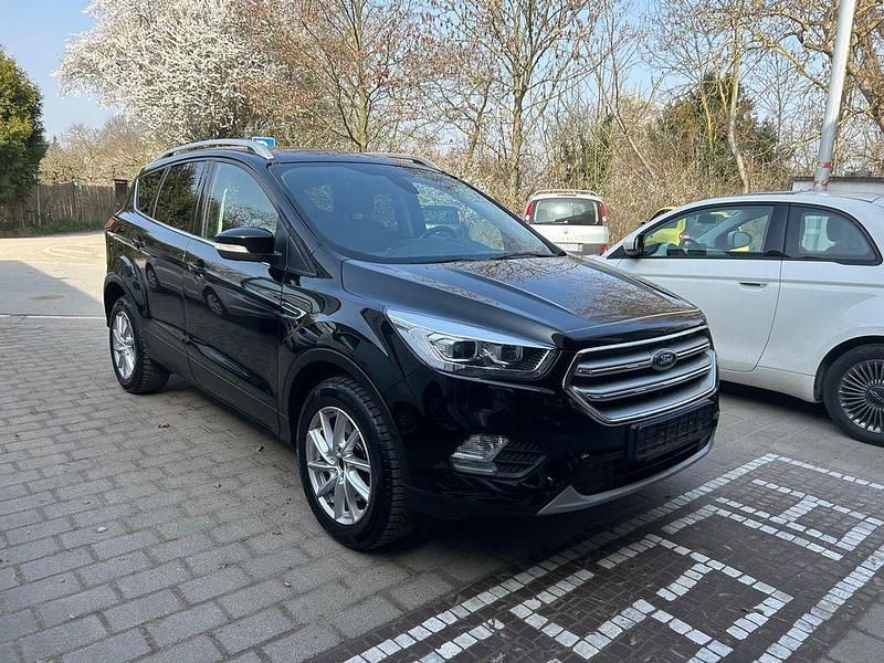Gebraucht Ford Kuga Titanium 179 PS (131 kW) 2019 Schwarz SUV