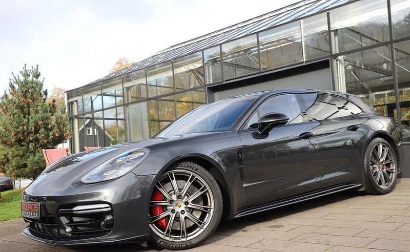 Grau Gebraucht 2018 Porsche Panamera Turbo Sport Turismo Limousine | 67.950 € (Guter Preis) - Bild 1/4