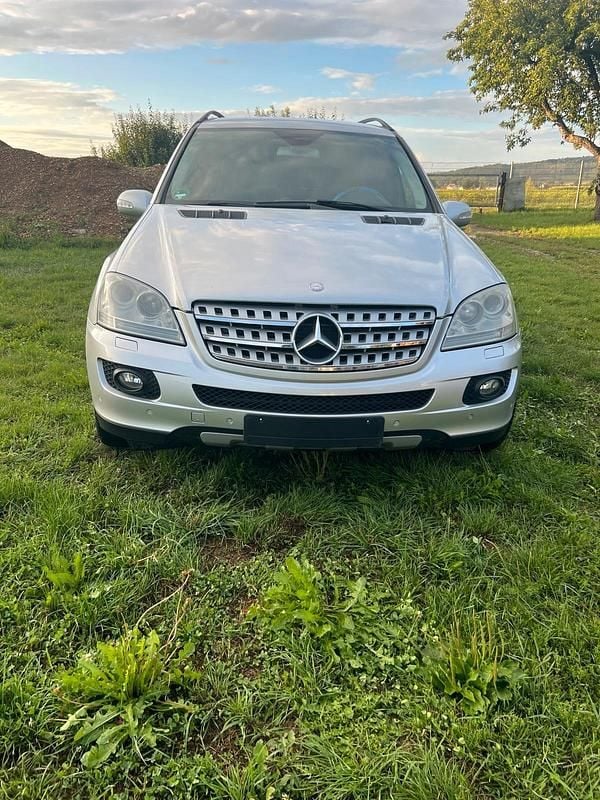 Silber Gebraucht 2005 Mercedes ML320 SUV | 5.390 € (Fairer Preis) - Bild 1/4