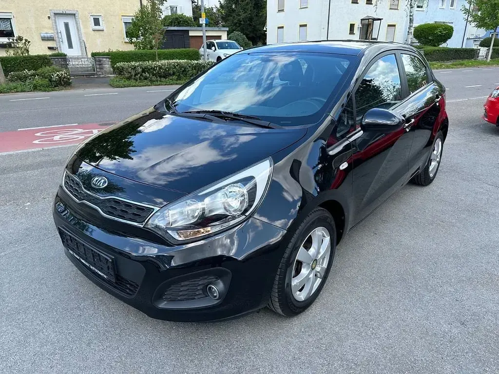 Używany Kia Rio Edition 7 86 KM (63 kW) 2012 Czarny Sedan/Limuzyna