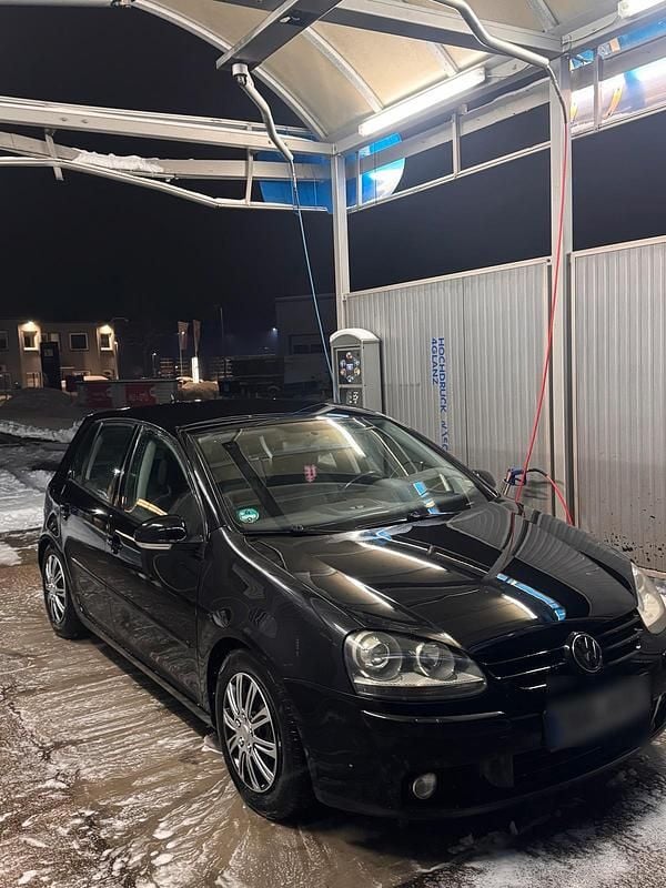 Schwarz Gebraucht 2005 VW Golf V Kleinwagen | 2.500 € (Superpreis) - Bild 1/4