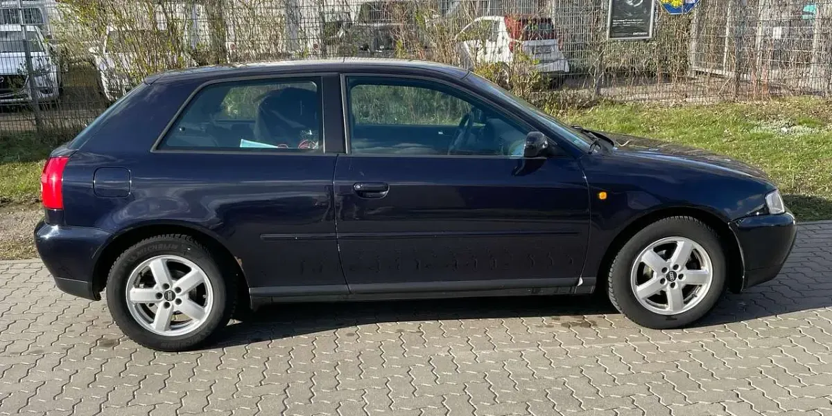 Second-hand Audi A3 101 CP (74 kW) 1999 Albastru Hatchback