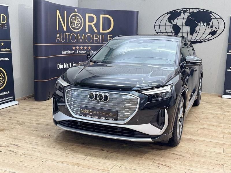 Mythosschwarz metall (metallic) Gebraucht 2022 Audi e-tron Sportback S-Line SUV | 26.989 € (Superpreis) - Bild 1/3