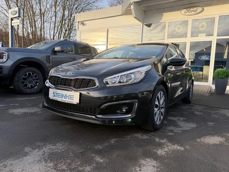Gebraucht Kia Ceed 99 PS (72 kW) 2016 Zilianschwarz metallic Kleinwagen