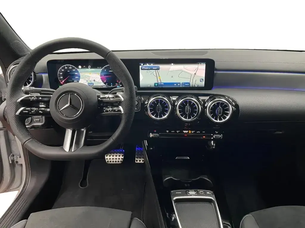 Gebraucht Mercedes CLA220 190 PS (139 kW) 2026 Manufaktur lack manufaktur alpingrau uni Coupé